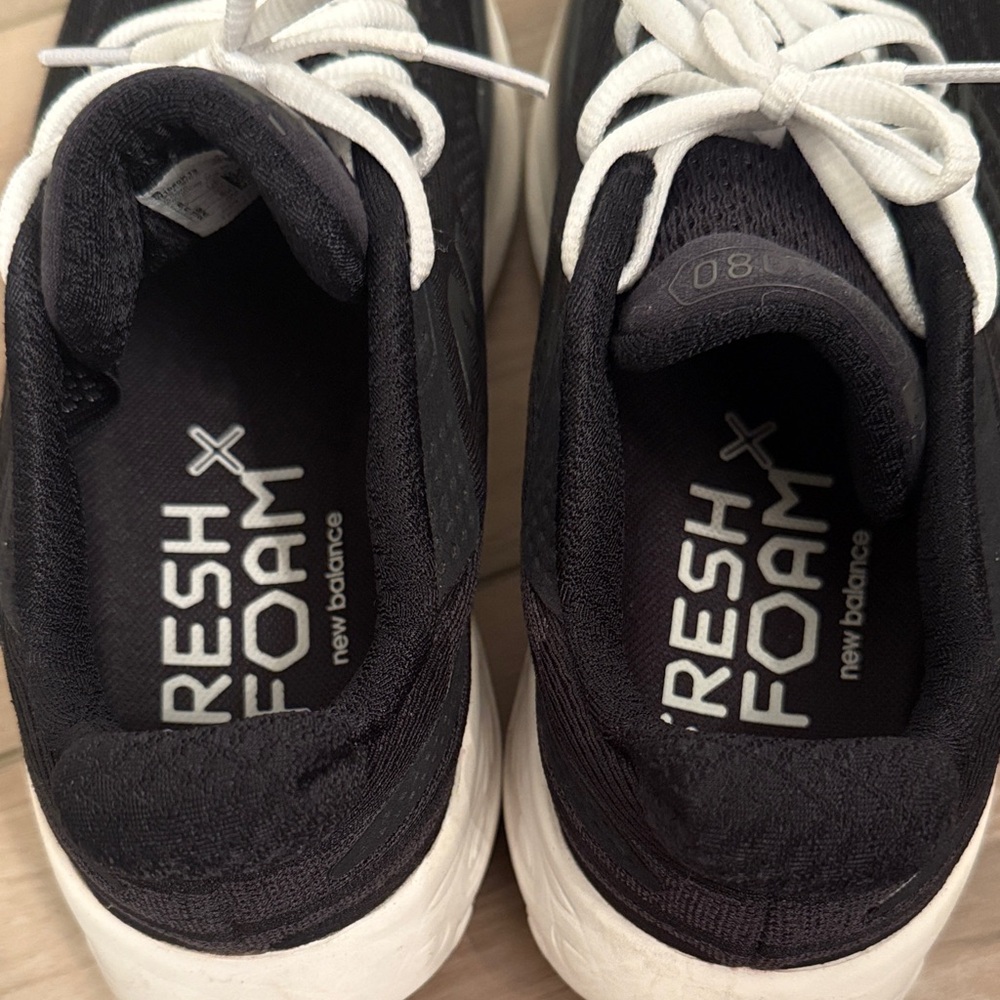 New Balance| Women's Fresh Foam X 1080 V13 Black & White Running Shoes in Size 8 - Picture 6 of 9